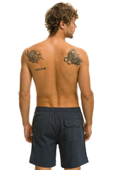 MEN'S 5 STRIPE FLEX SHORTS 7 INCH - TITANIUM