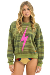 BOLT RELAXED CREW SWEATSHIRT - CAMO // NEON PINK