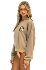 CALIFORNIA SURFER PATCH RELAXED CREW SWEATSHIRT - FADED TAN