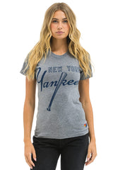 NY YANKEES BOLT CREW TEE - HEATHER
