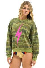 BOLT RELAXED CREW SWEATSHIRT - CAMO // NEON PINK