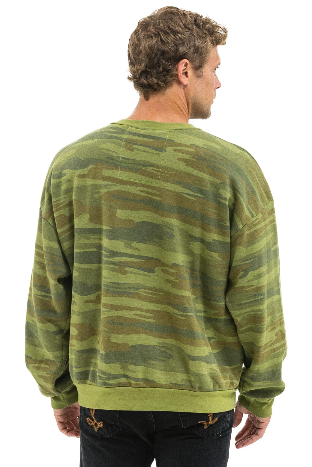 BOLT RELAXED CREW SWEATSHIRT - CAMO // NEON PINK