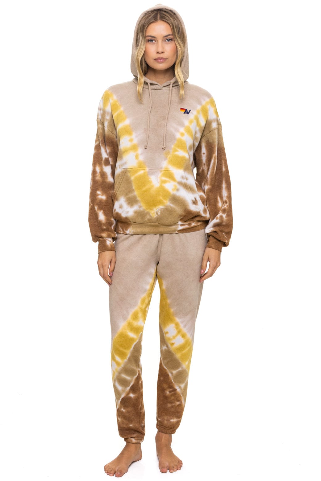 HAND DYED V RELAXED PULLOVER HOODIE - TIE DYE SAND // CINNAMON