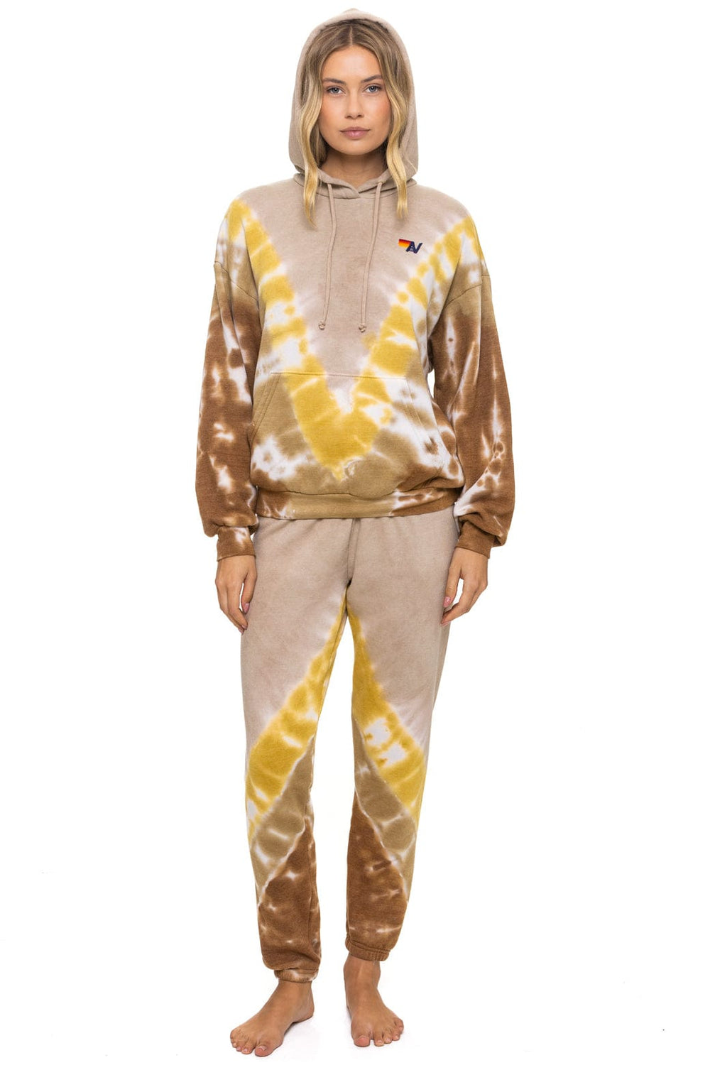 HAND DYED V RELAXED PULLOVER HOODIE - TIE DYE SAND // CINNAMON